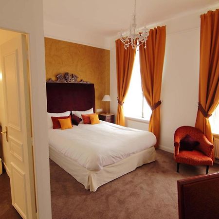 Logis Hotel Les Fuchsias Сен-Вааст-ла-Уг Экстерьер фото