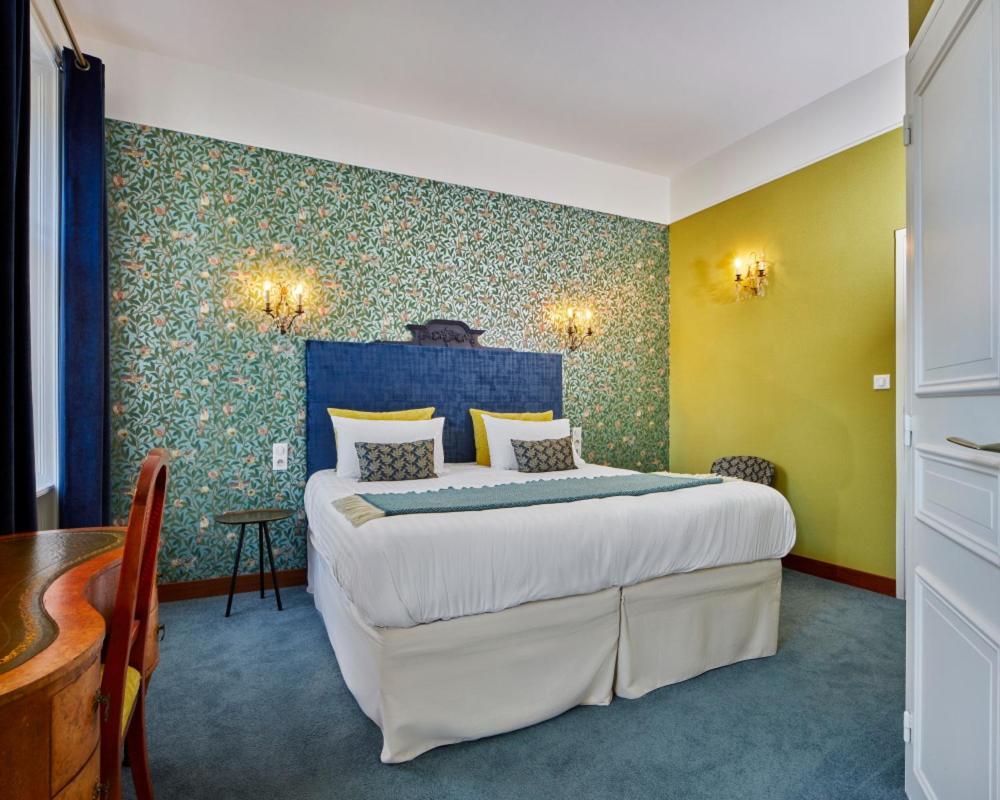 Logis Hotel Les Fuchsias Сен-Вааст-ла-Уг Экстерьер фото
