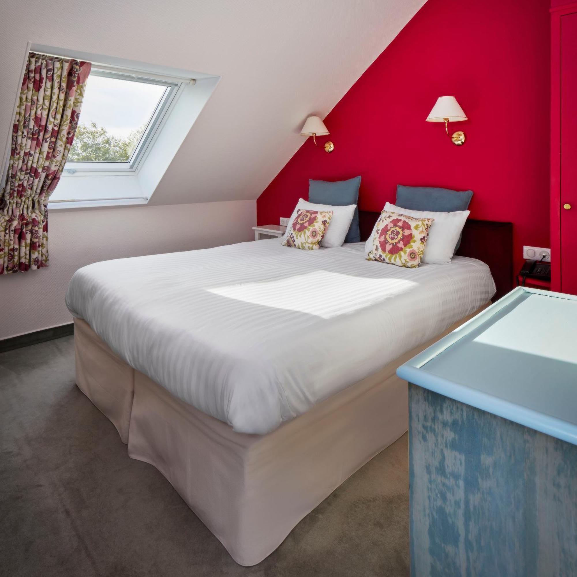 Logis Hotel Les Fuchsias Сен-Вааст-ла-Уг Экстерьер фото