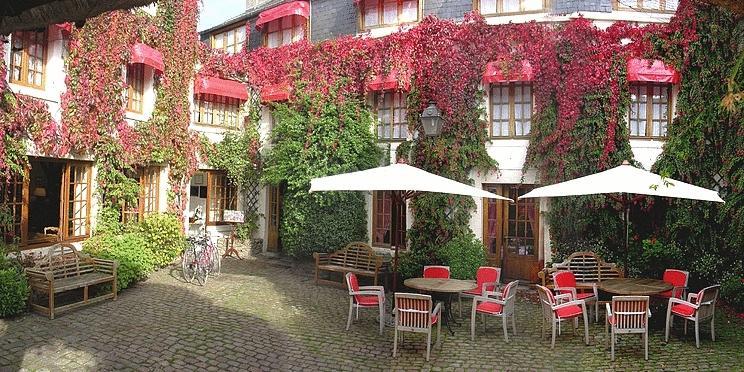 Logis Hotel Les Fuchsias Сен-Вааст-ла-Уг Экстерьер фото