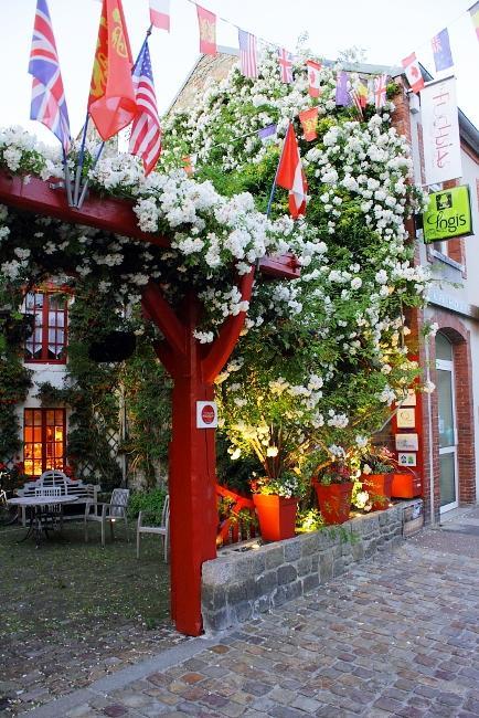 Logis Hotel Les Fuchsias Сен-Вааст-ла-Уг Экстерьер фото