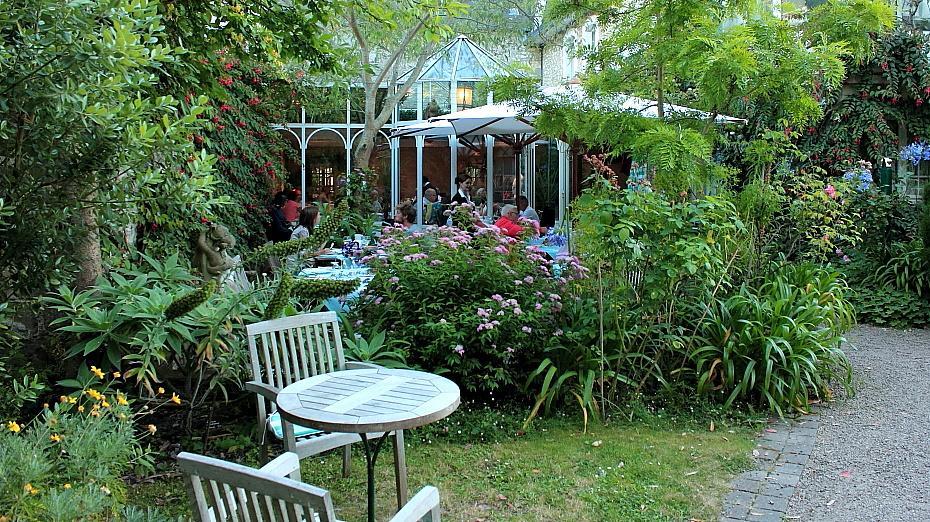 Logis Hotel Les Fuchsias Сен-Вааст-ла-Уг Экстерьер фото